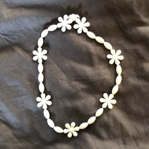 Halsband - Säljer ett såå snyggt halsband som jag gjorde själv💞