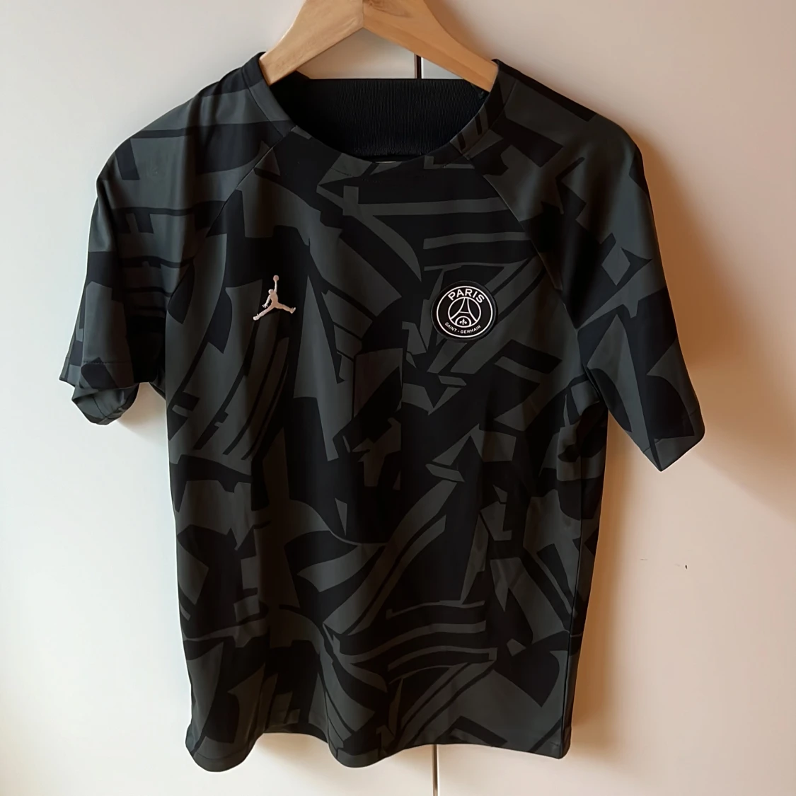 Jordan x paris saint germain tee