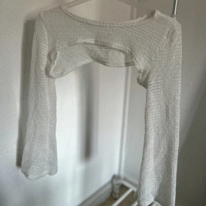 Vit stickad pullover  - Perfekt till sommaren! Aldrig använd