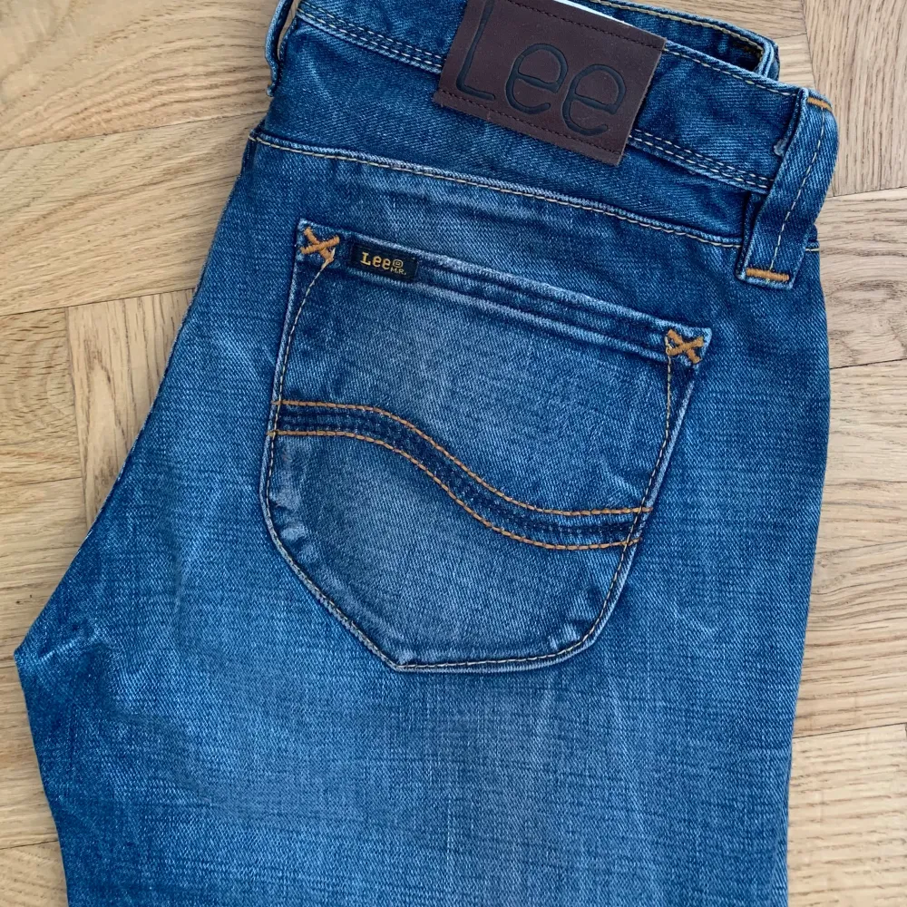 så sjukt snygga vintage low waist bootcut jeans från Lee, helt nya utan prislapp så i nyskick❣️❣️❣️. Jeans & Byxor.