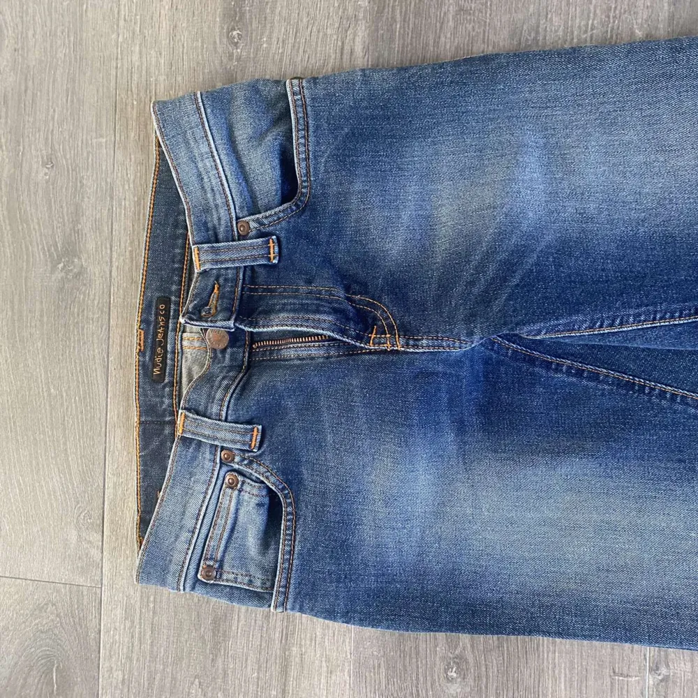 Ett par nudie jeans som e ganska populärt nu nypris när jag köptr dem 1299kr men ksk höjts skick 9,/10. Jeans & Byxor.