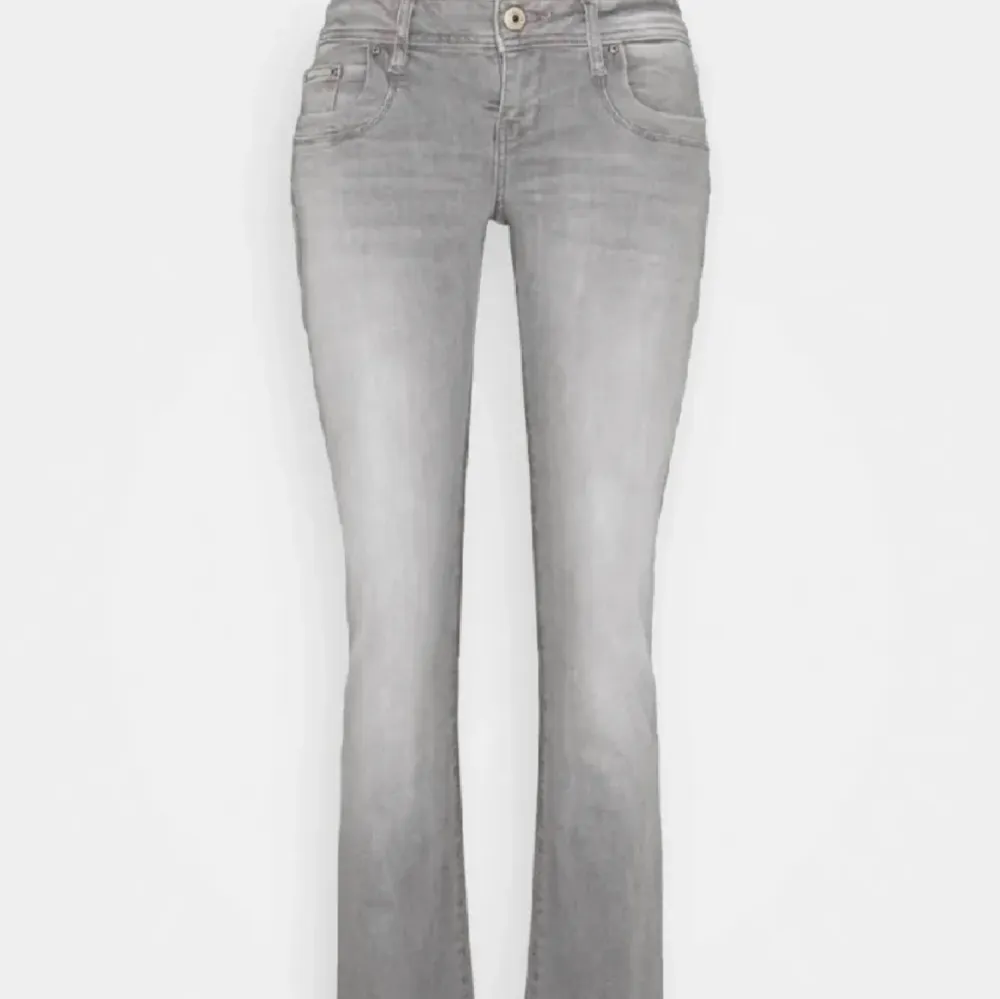 Söker någon av dessa ltb jeans i storlek 25/30 eller 24/30💘. Jeans & Byxor.