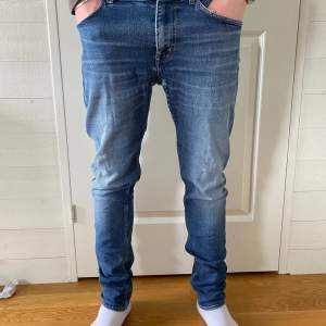 riktigt fräscha tiger of sweden jeans slim fit. Storlek 30/32