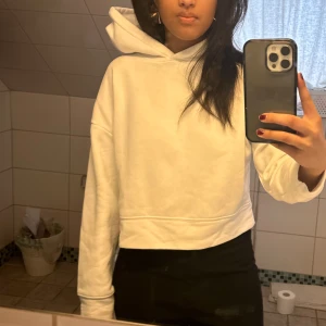 vit hoodie - Gina tricot Storlek 38/M