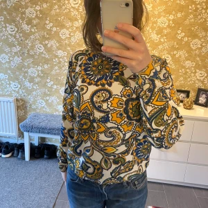 Rolig tröja! - Knappt använd 💞