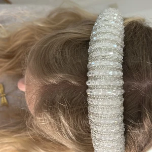 Diadem  - Säljer för jag inte gillar den