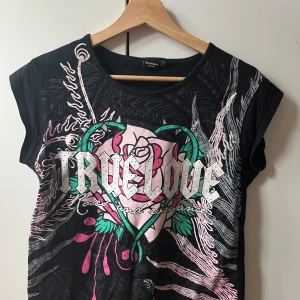 Tröja med tryck - En as snygg tröja med tryck som ej kommit till användning, kom privat för frågor!!💞💞