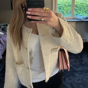 Cardigan  - Super fin cardigan som är perfekt som jacka nu när det blir lite varmare 😍😍