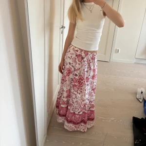 Maxikjol  - Superfin långkjol från zara💕 sparsamt använd 