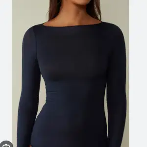Mörkblå intimissimi tröja i storlek S. använd fåtal gånger 