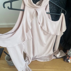 Blus med volanger  - Nelly blus med volanger