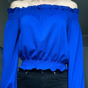 Blå topp - Singoalla topp i blått. Storlek s. Passar xs-s. Säljes pga att den inte används längre. Kan hämtas i göteborg eller skickas 😊