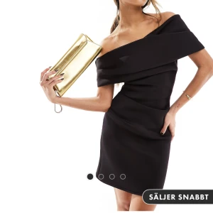 Populär klänning - Klänning från asos, slutsåld. Använd endast en gång. 