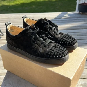 Christian Louboutin ( Loubs ) - Size 44,5 Box, dustbag och tags medföljer 
