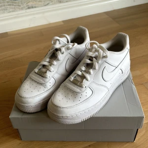 Nike air force 1 - Hyfsat bra skick använda 4 gånger ungefär och är förstora