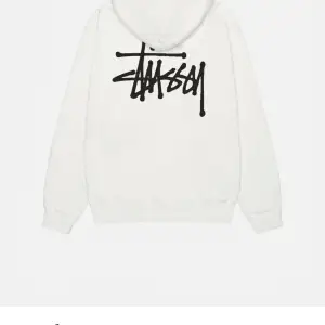 Intressekoll på min vita stussy hoodie!! nytt skick, ändast andvänd 1 gång. Säljer ändast för ett bra pris!!💗