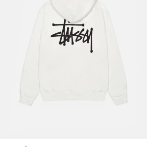 Stussy hoodie  - Intressekoll på min vita stussy hoodie!! nytt skick, ändast andvänd 1 gång. Säljer ändast för ett bra pris!!💗