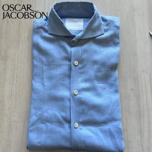 Riktigt snygg Oscar Jacobson skjorta som passar perfekt nu till sommarn | skick 9.5/10 | nypris: 1400 vid snabb affär 349