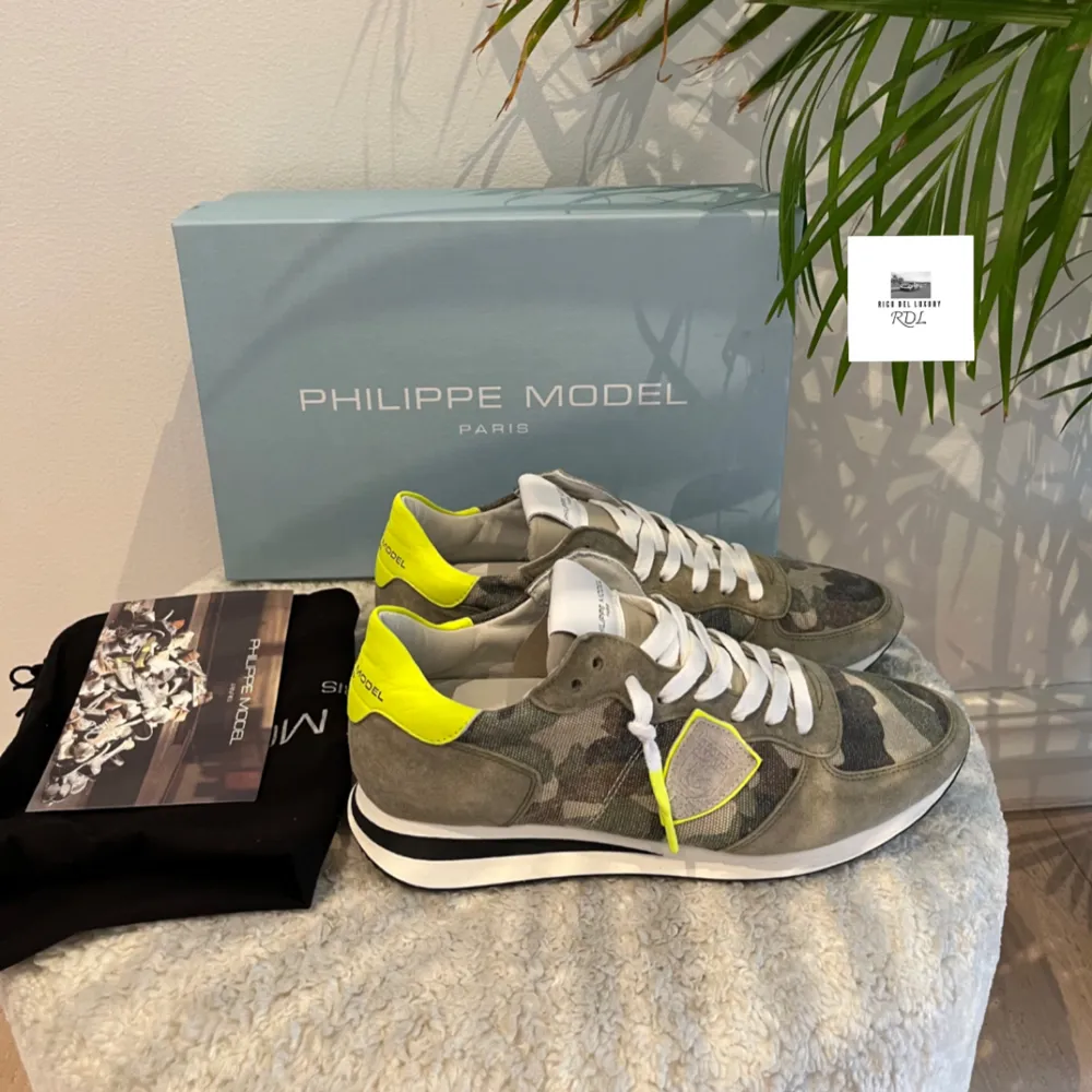 Philippe model skor | Skick: 10/10 (HELT SPLITTER NYA) | EU 40 (fits 41) | Allt og medföljer | Pris - 2199kr | Fraktar via postnord eller instabox på köparens bekostnad | Hör av dig vid minsta fråga eller fundering! . Skor.