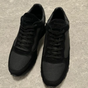 Popham triple black - Storlek 43 3 gånger använd ny pris 2590