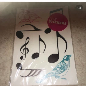 Väggklistermärken - Helt oanvända väggklistermärken som man sätter på väggen