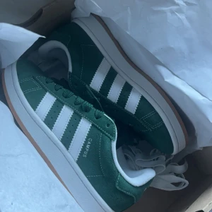 Adidas campus 00s - Helt nya endast provade 💚 Storlek 37 1/3 Dark green Vita skosnören medföljer
