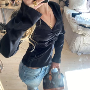 Topp - SUPER snygg värkligen!! I satin😍🌸