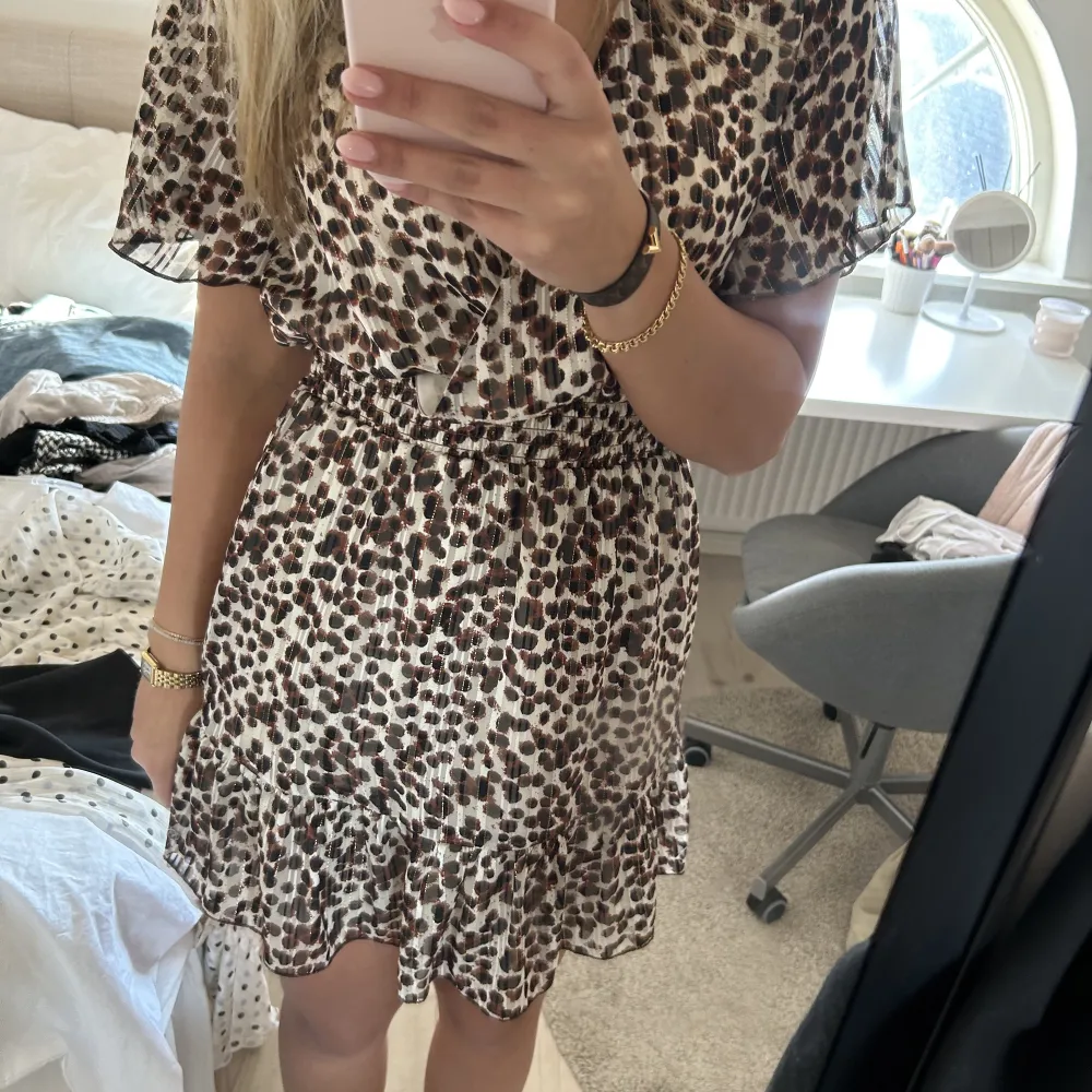 Kort leopard klänning, väldigt bra skick . Klänningar.