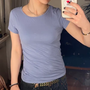 Söt blå topp - Tight blå topp från kappahl i bomull. Mycket skönt material❤️ Köpare står för frakt🤝❤️