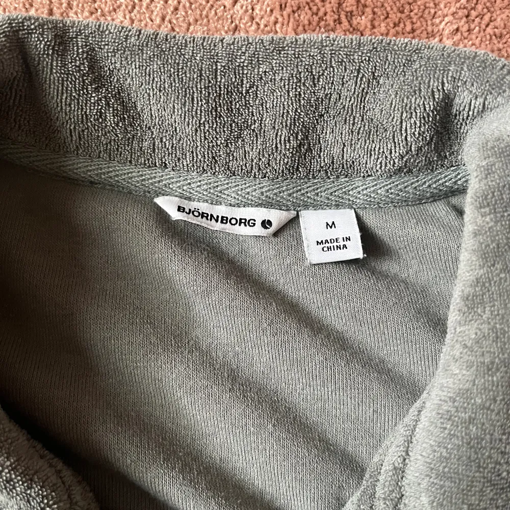 Sommar kit från Björn Borg i storlek medium och använd en gång . Paidat.