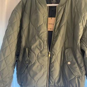 Grön jacka - Super fin jacka perfekt till våren❤️❤️