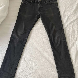 Nudie jeans thinn finn  - Säljer nu mina Nudie jeans. Dom är i slim fit och är i väldigt bra skick. Kan gå ner i pris vid snabb affär!
