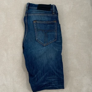 Tiger of sweden jeans - Säljer nu de här feta tiger of Sweden jeansen i modellen pistolero. De är i toppskick och storlek 29/32. Retail 1600kr mittpris 400kr. Bara att höra av er vid funderingar. Mvh Liam