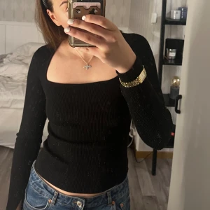 Svart tröja  - Ribbad svart tröja💞