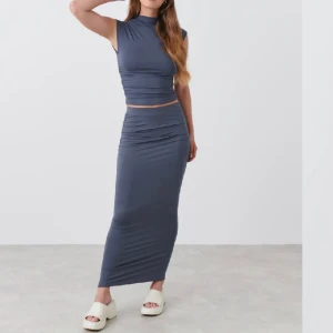 kjol - Säljer den populära kjolen ifrån gina som är helt slutsåld både på hemsidan och i alla butiker🥰