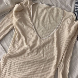Tröja - Ännu en tröja från Intimissimi, super fin och bra i storlek💕🫶🏼