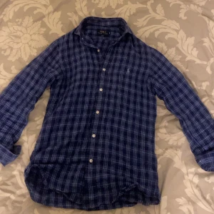 Ralph Lauren Flanell skjorta  - Säljer min snygga Ralph Lauren flanell skjorta  Storlek S För kort på mig   Hör av er för fler frågor! 
