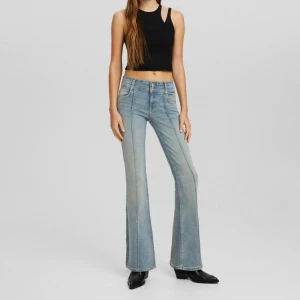 Bershka jeans - Säljer dessa populära jeans från bershka som jag fick i julklapp, men kommer ej till användning och för sent att skicka tillbaka. De är alltså helt nya☺️💕