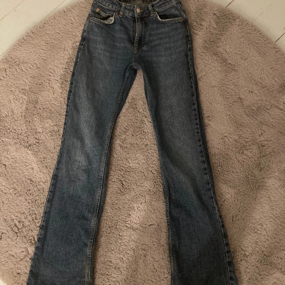 Snygga jeans från Gina💓 kom privat för bilder hur det sitter på🌟 Pris kan diskuteras🤍. Jeans & Byxor.