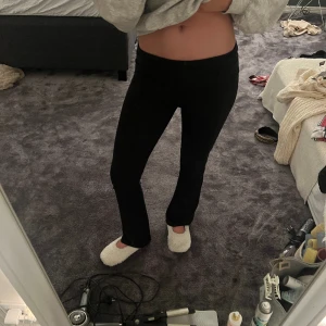 Yoga pants - Säljer mina yoga pants som är köpa på ginas barnavdelning i storlek 158/164