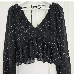 Topp - Superfin topp i mycket bra skick. Använd 2 gånger