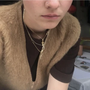 Väst - Jättefin väst köpt här på Plick, men har inte fått mycket användning av den tyvärr :( passar storlek XS-M. 