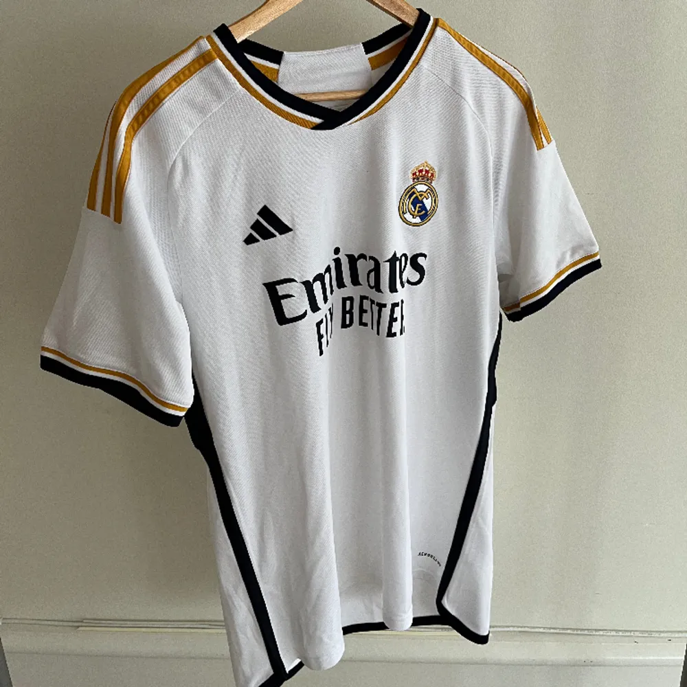 Real Madrid tröja. T-shirts.