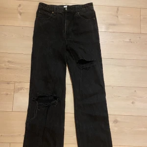 Zara jeans - Full lenght jeans från zara, perfekr längd på mig som är 177/178cm😍