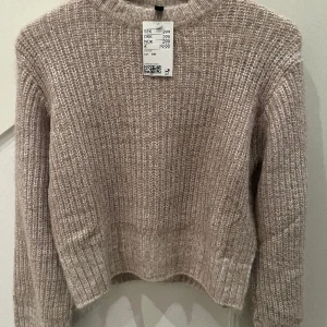 Snygg tröja - Hm tröja, ny med prislapp, ordinarie pris 300 kr