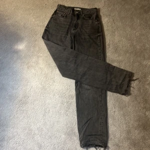 Grå jeans  - Har använt typ 1 gång 