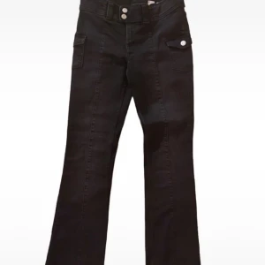 Hm cargo jeans - Säljer super eftertraktade jeans från hm,köpt på vinted,skriv för fler bilder💗