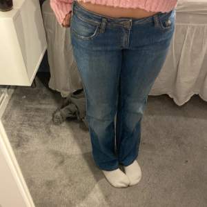 Säljer dessa skitsnygga jeans från misssixty som tyvärr börjar bli lite korta på mig (jag är 163) 💕