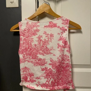 Färgglatt linne - Säljer ett linne från cider som inte är använt. Säljer för 100kr + frakt💗