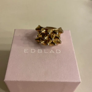 Edblad peak ring guld - Ring från Edblad, nypris 399, storlek 17,5 mm